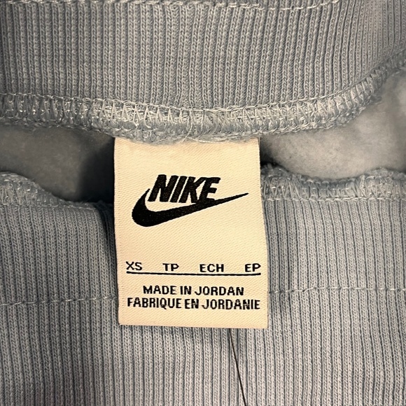 NWT Nike Loose Fit Sweatshorts Sz XS - Picture 6 of 9